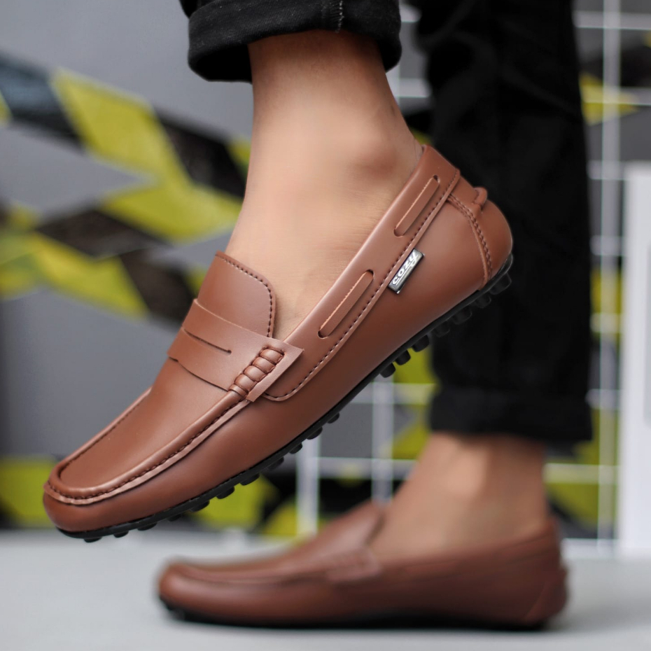 Sepatu Casual Slip-on Hitam Kulit PU Kerja Pria Crafts Verona