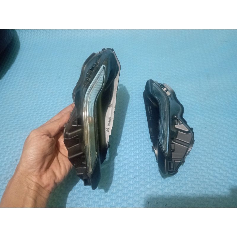 MIKA KACA ALIS LAMPU SENJA YAMAHA R15 V4 SEPASANG ORIGINAL