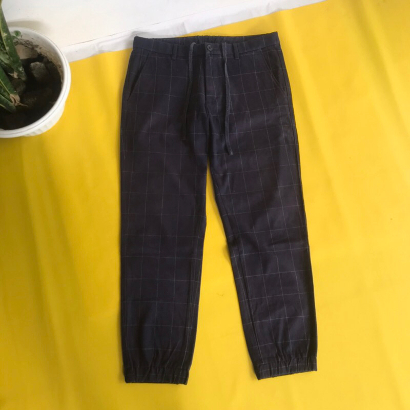 ANKLE PANTS JOGGER UNIQLO / SIZE L 33-35 / WARNA NAVY TARTAN