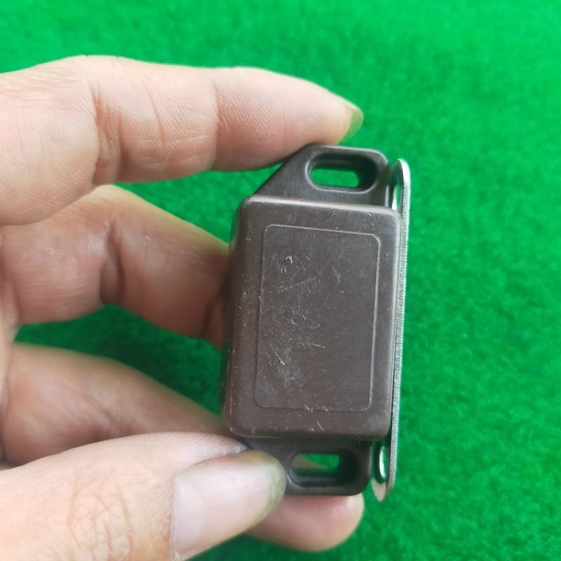 Capit udang grendel penjepit pintu lemari furnitur magnet mahnet slot