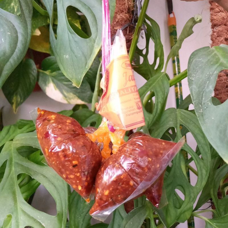 

BUMBU PECEL KHAS NGANJUK 53GR/PC // ISI 5PC