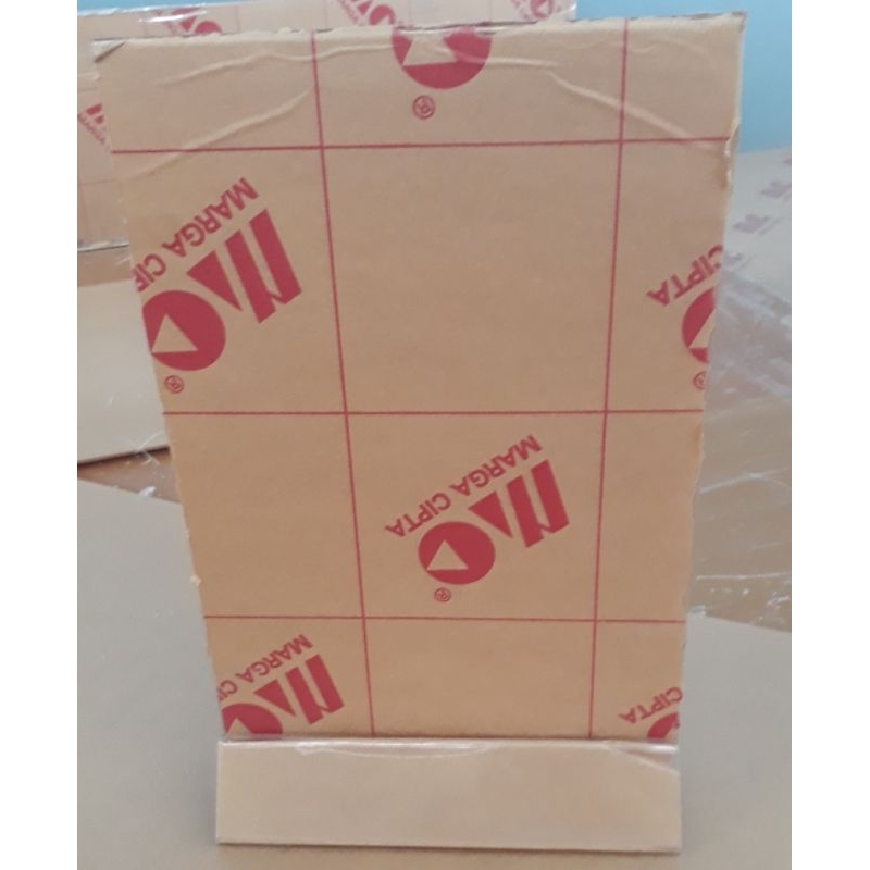 

tempat brosur segi tiga