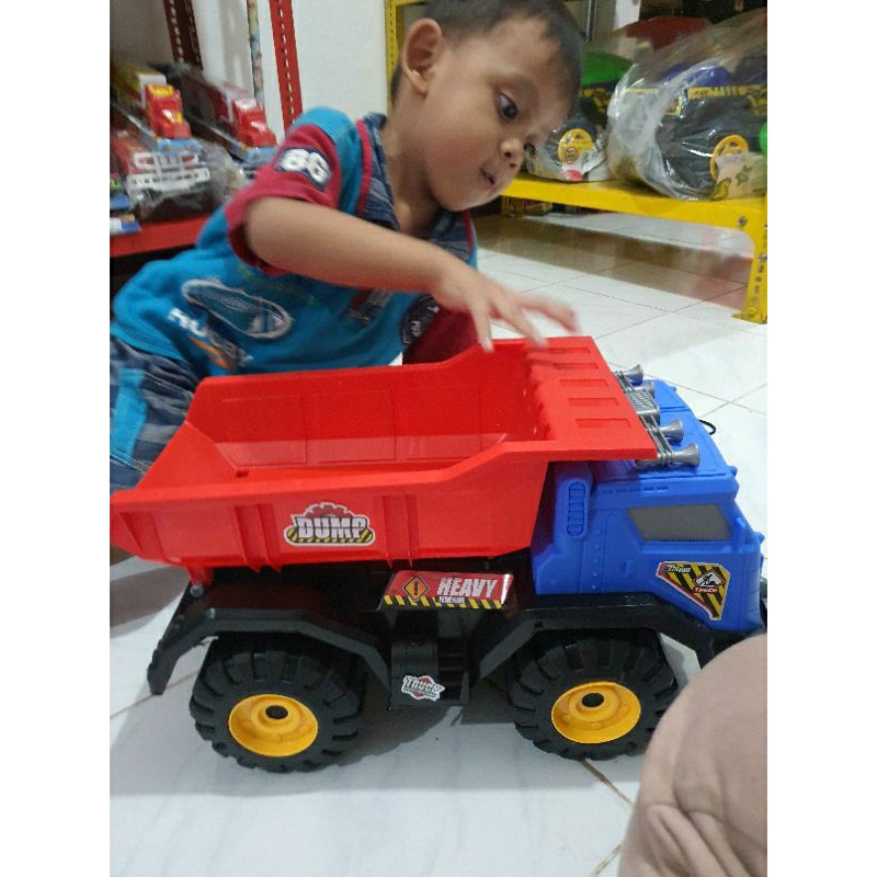 Mainan mobil konstruksi dump truk jumbo bisa dinaiki