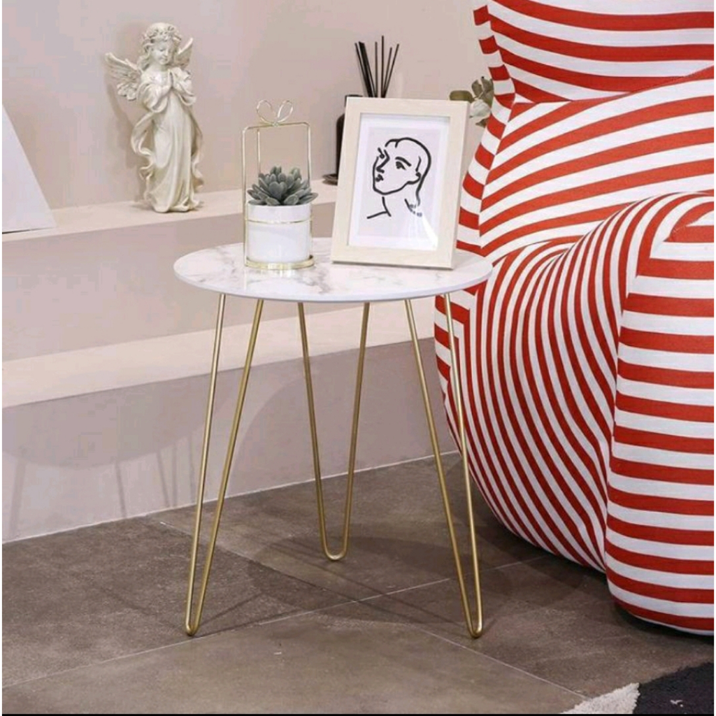 MEJA BULAT KAKI BESI EMAS UNTUK RUANG TAMU MEJA TERAS sudut kamar