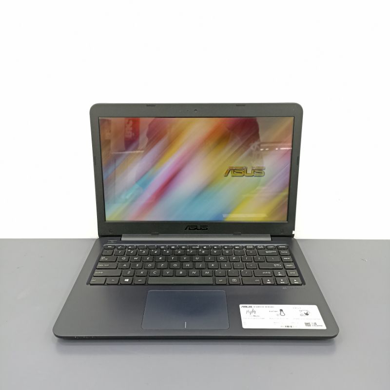 LAPTOP ASUS VIVOBOOK E402YA AMD E2-7015 4GB SSD 256GB LIKENEW