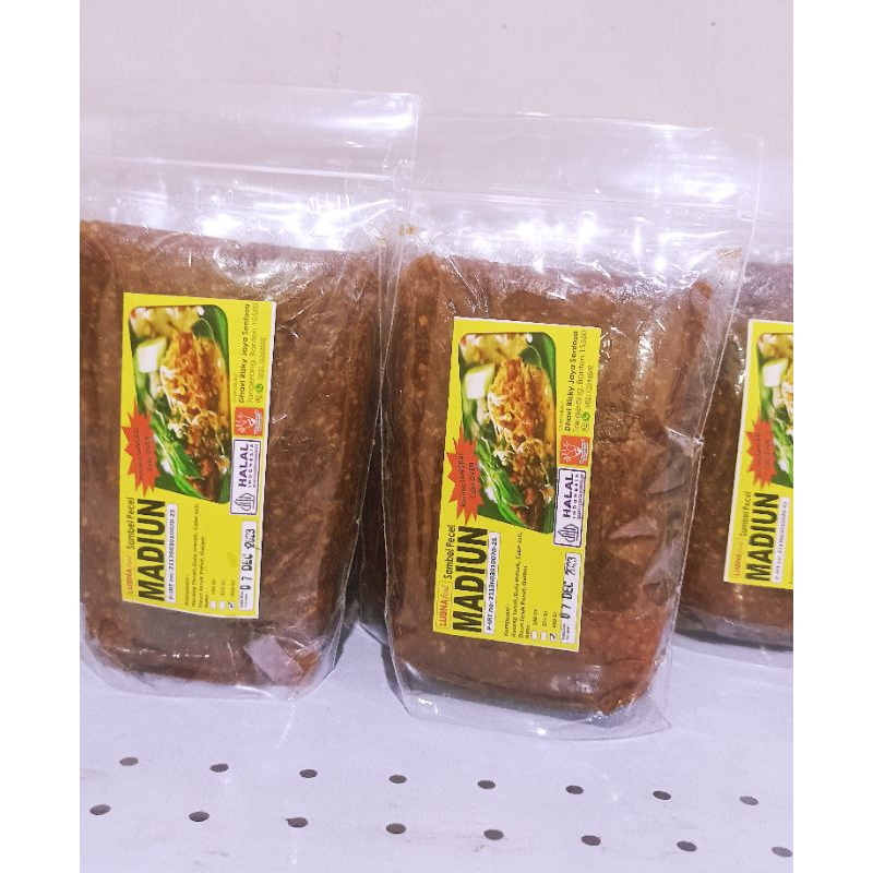 

Sambel pecel MADIUN LUBNAfood 450Gr ( minimal beli 10 harga 23k untuk pedagang nasi pecel)