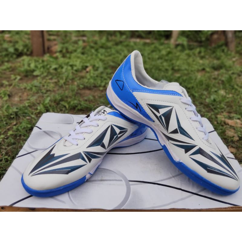 sepatu futsal specs satu elit