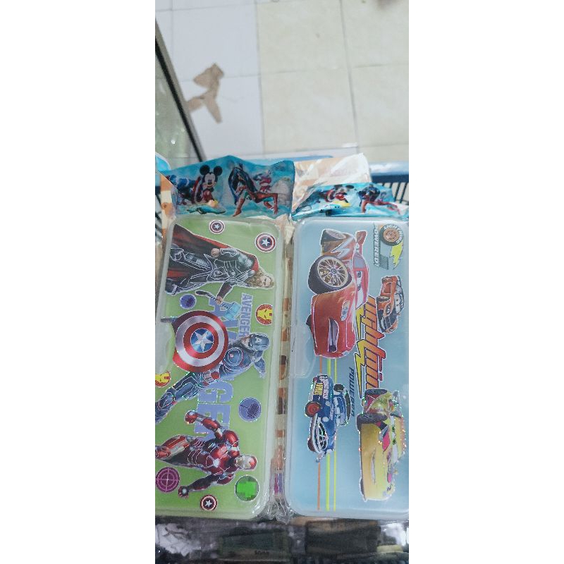 

TEMPAT PENSIL KAIT LOCK