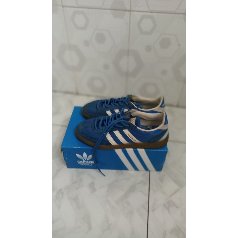 Sepatu adidas spezial scotland