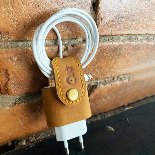 Qulitan  - Casing Charger Iphone Kulit Asli