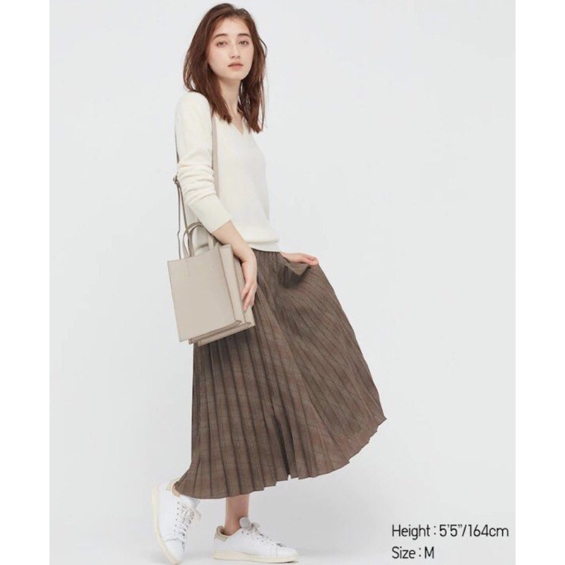 uniqlo accordion pleated skirt in brown checkered