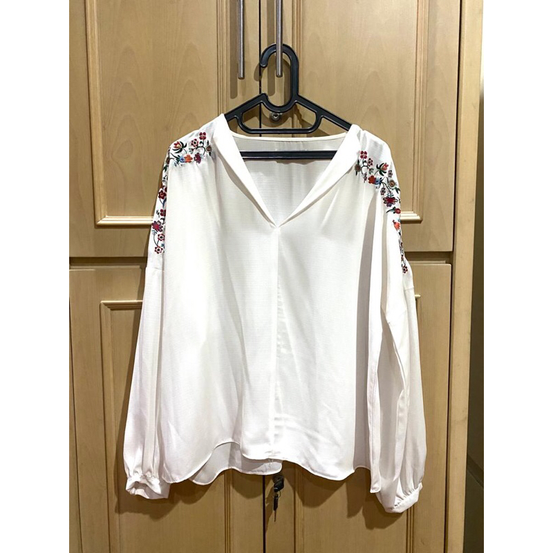 blouse zara white bunga