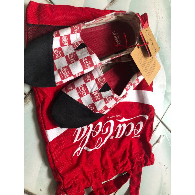 sepatu WAKAI X Coca Cola