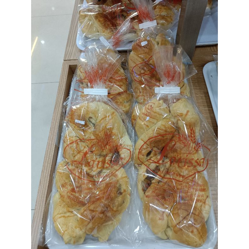 

Roti kepang isi daging ayam larissa bakery - roti kepang mini kismis