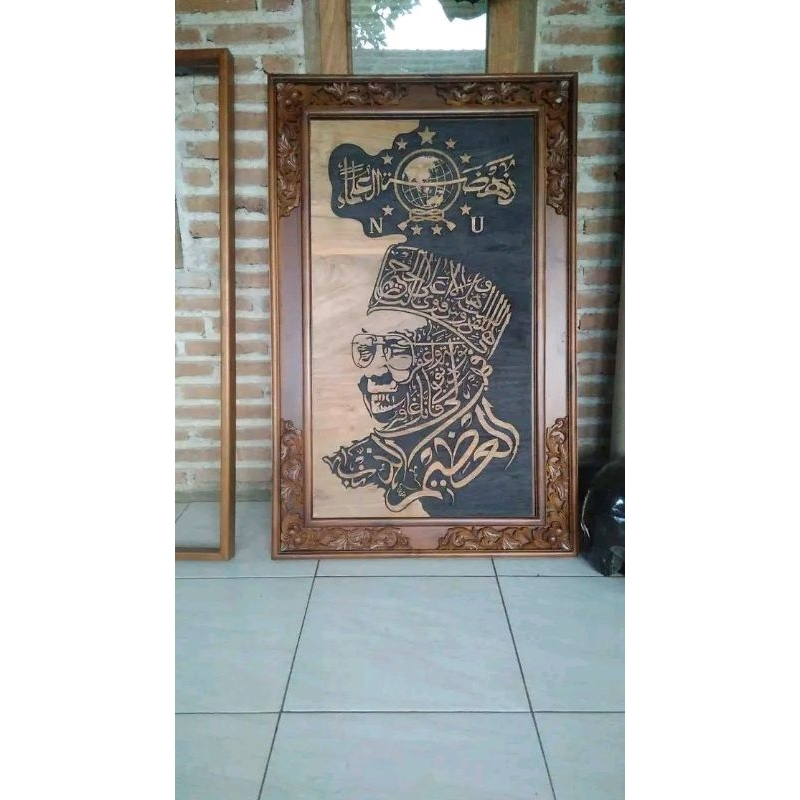 Hiasan dinding ukiran kayu jati solid lambang NU dan foto Gus Dur ukir