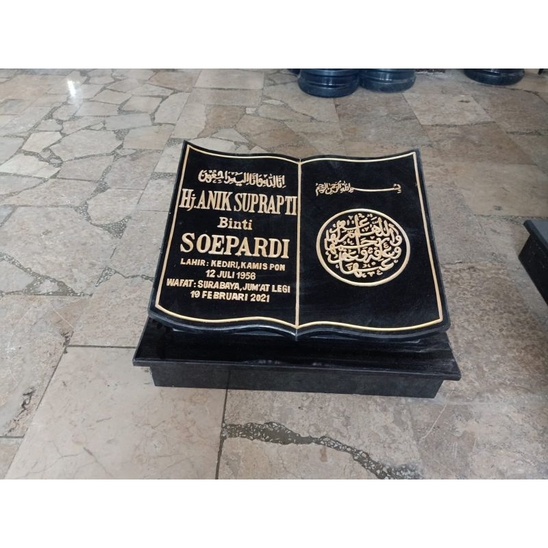 Nisan Granit Hitam Model Buku