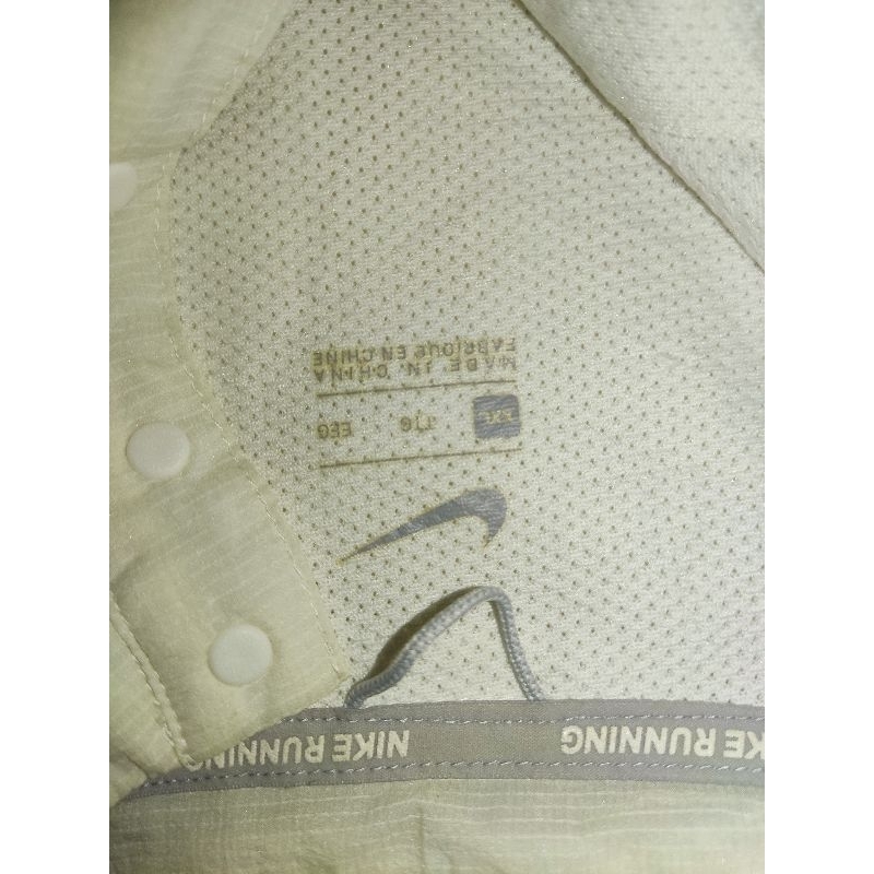 Jaket olahraga Nike