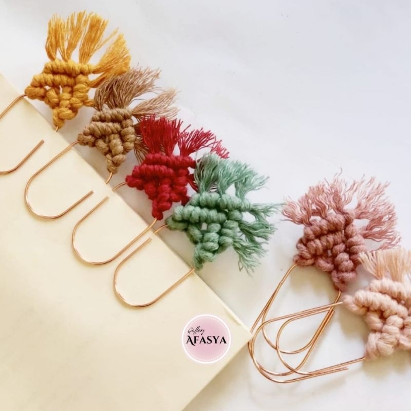 

Macrame Bookmark | Pembatas Buku Rajut | Pembatas buku Klip