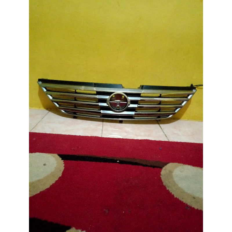 grill Nissan Serena c24 original