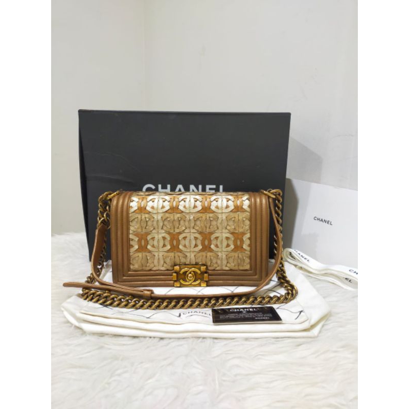 Chanel boy 25cm limited edition Gold CC cut out bag ghw seri 20 .