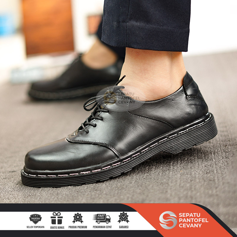 Leather Shoes Full Black Buat Kerja Kantor Kondangan - Sepatu Kulit Pria Hitam Semi Formal Kekinian 