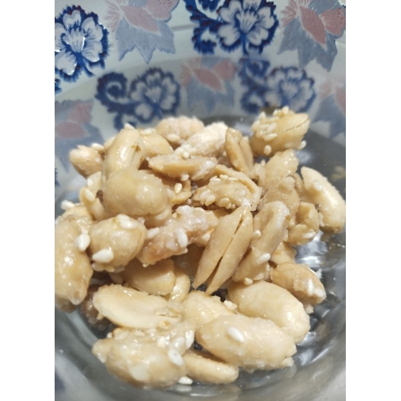 

Kacang bawang kacang wijen manis dan kacang pedas manis