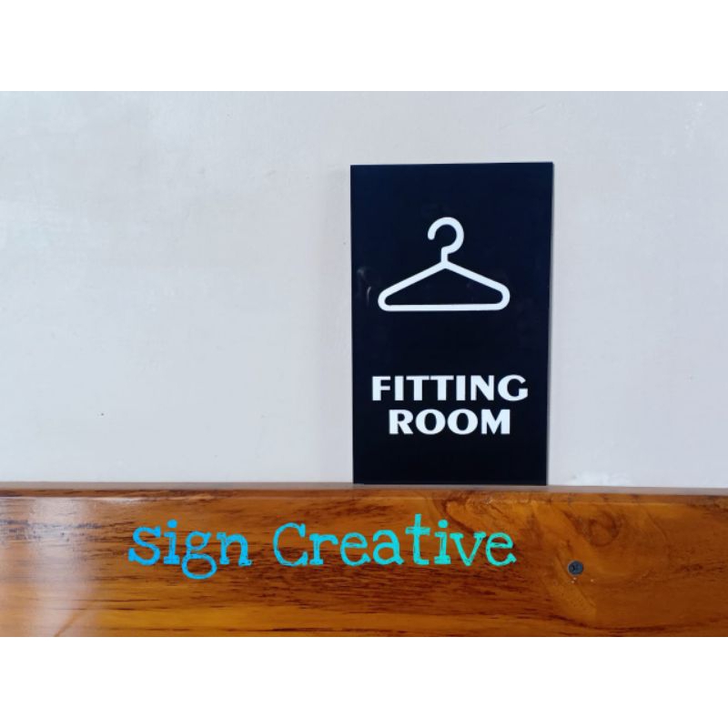 

signage fitting room akrilik sablon lebel ruangan