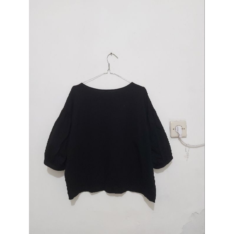 UNIQLO Hitam Blouse