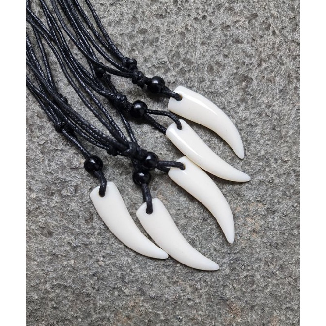 KALUNG PRIA WANITA - KALUNG TALI ETNIK BANDUL TARING GADING PUTIH HITAM MOTIF