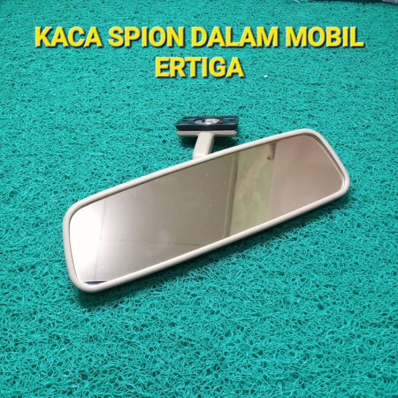 Kaca spion dalam mobil Ertiga