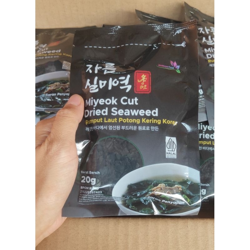 

agen distributor makanan ringan miyeok cut dried seaweed rumput laut potong kering korea murah