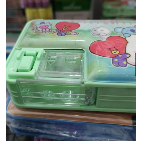 

Tempat Pensil Bolak Balik Magnet Plus Serutan Karakter