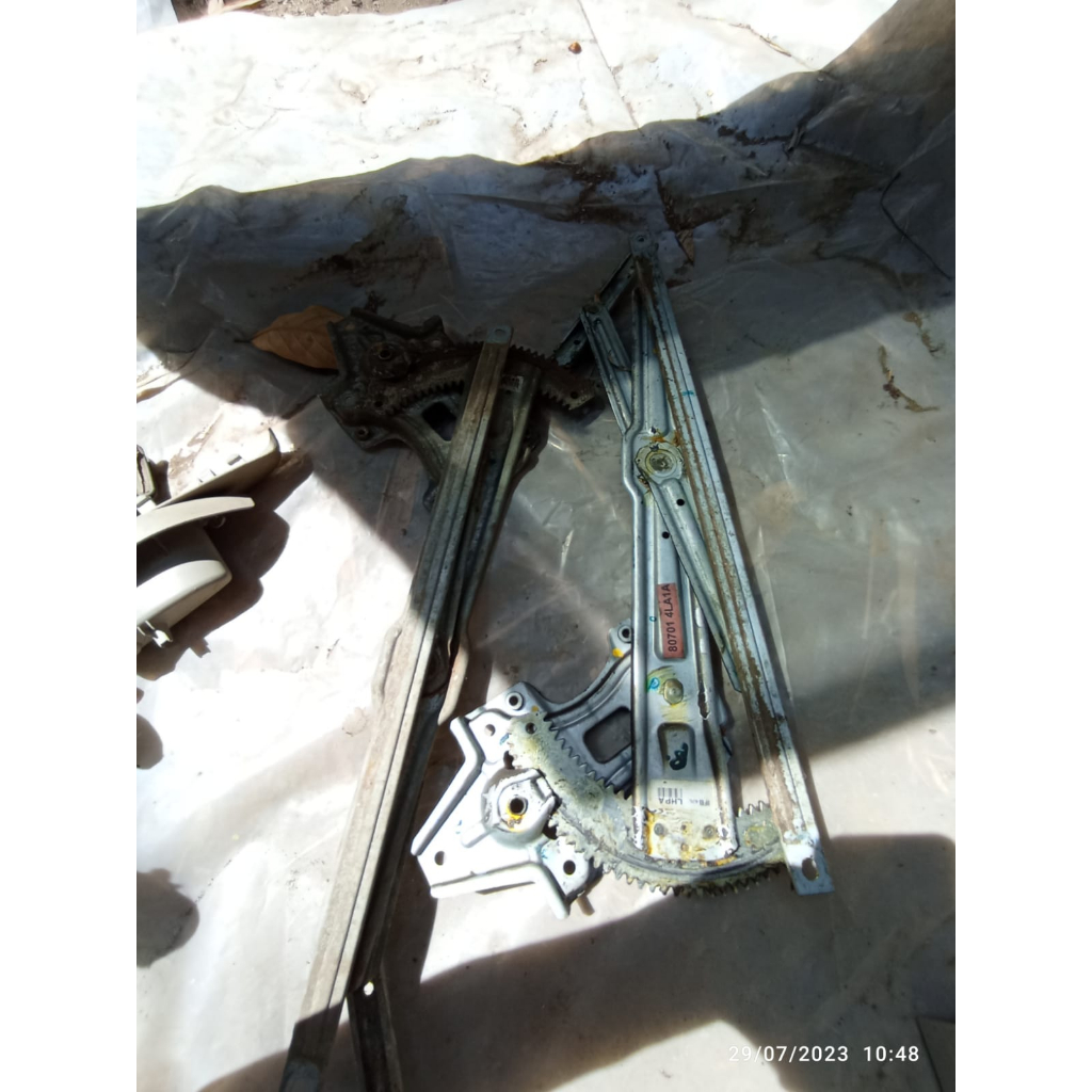 Regulator kaca depan Datsun go plus