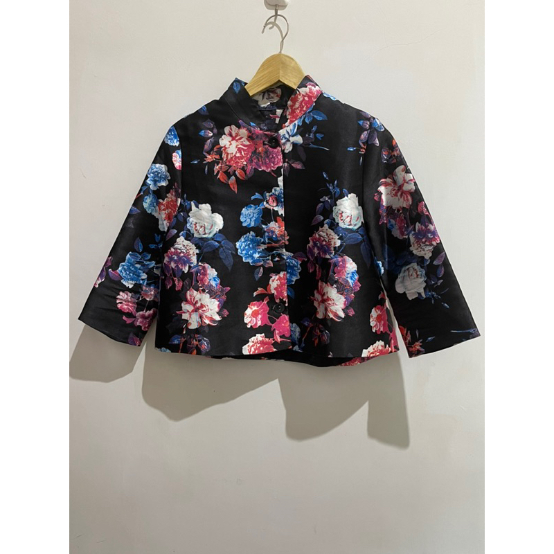 blazer bunga bunga cantik