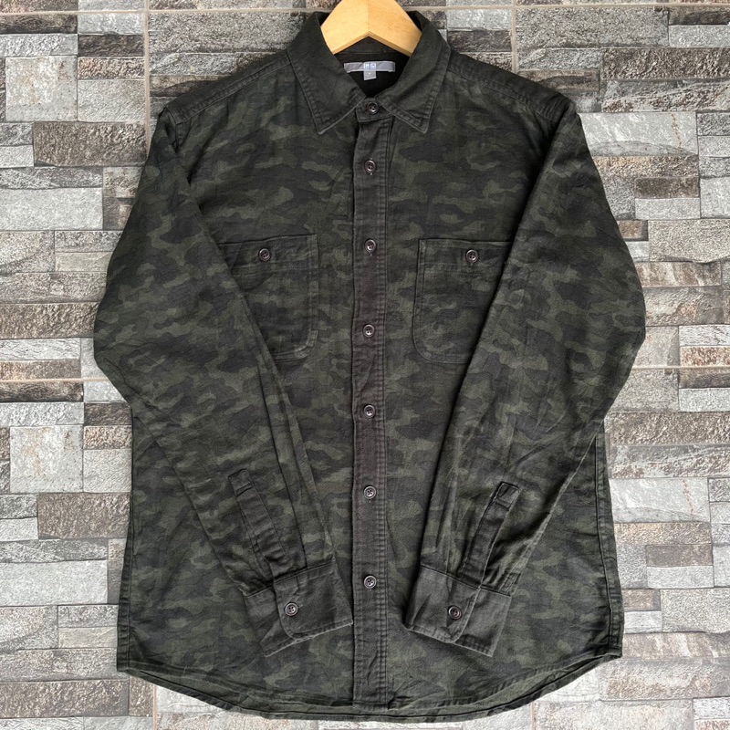 KEMEJA FLANEL  UNIQLO CAMO