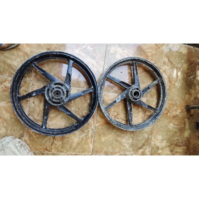 velg resing satria lumba hiu. depan belakang