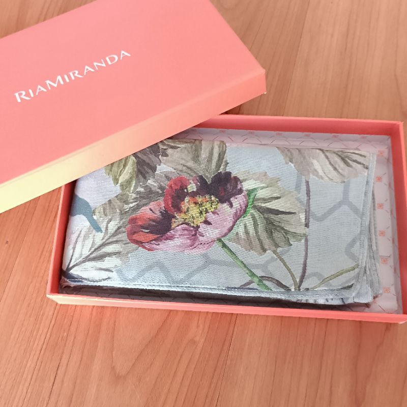 PL Brianna scarf cloud grey ria miranda