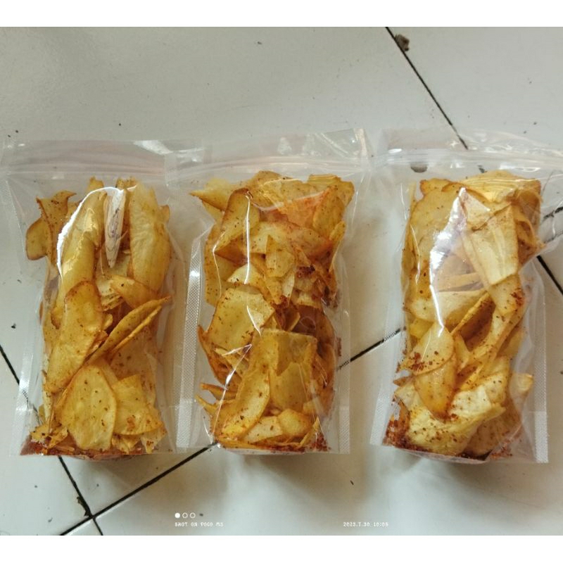 

Cemilan Keripik Singkong / Cassava Chips