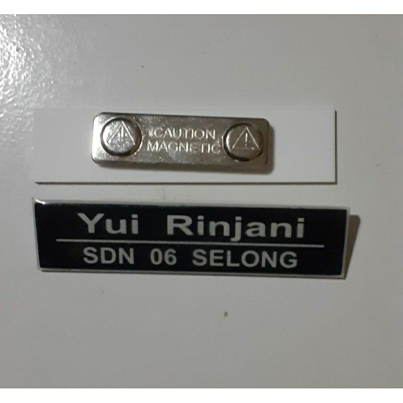 

Name tag Akrilik Lapis Resin Belakang Magnet, Nama Dada