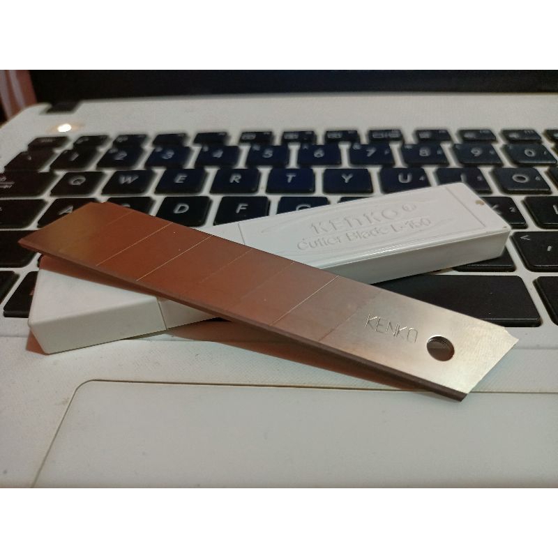 

Isi Cutter Besar Cutter Blade L-150 5pcs Reffil Kenko