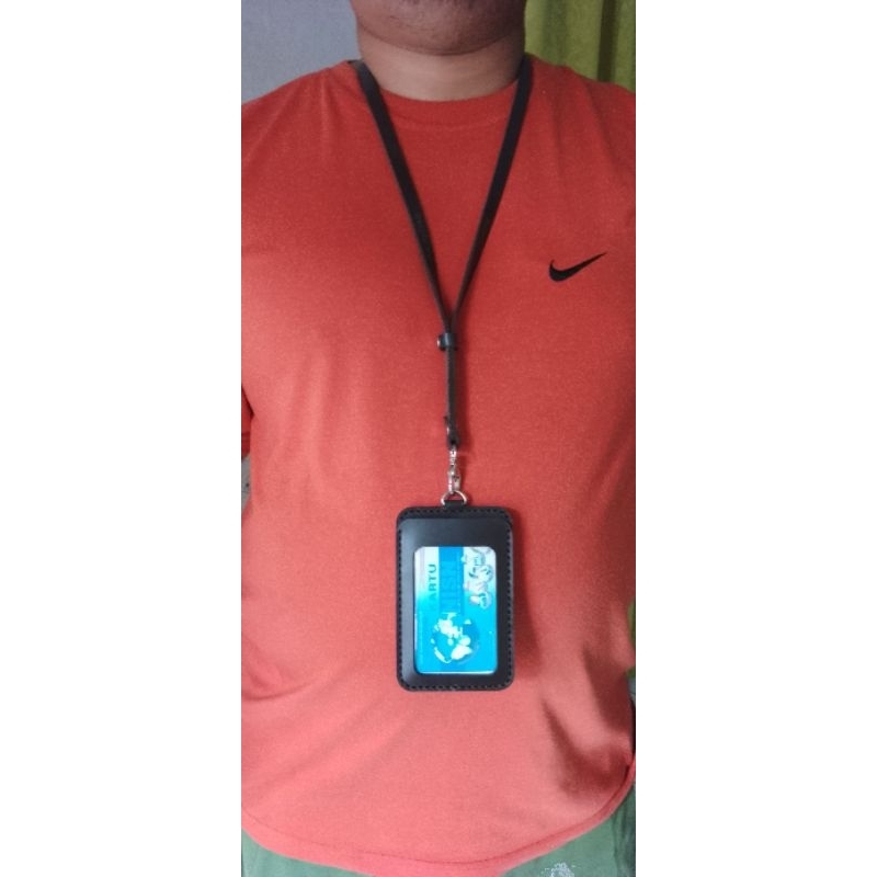 

Nametag holder dari kulit asli & tebal bisa custom nama & instansi perusahaan