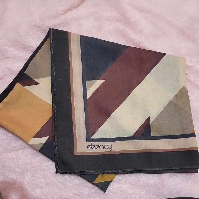 Deenay hijab preloved