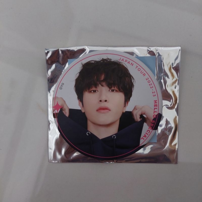 gatcha keyring truz junghwan pin (booked)