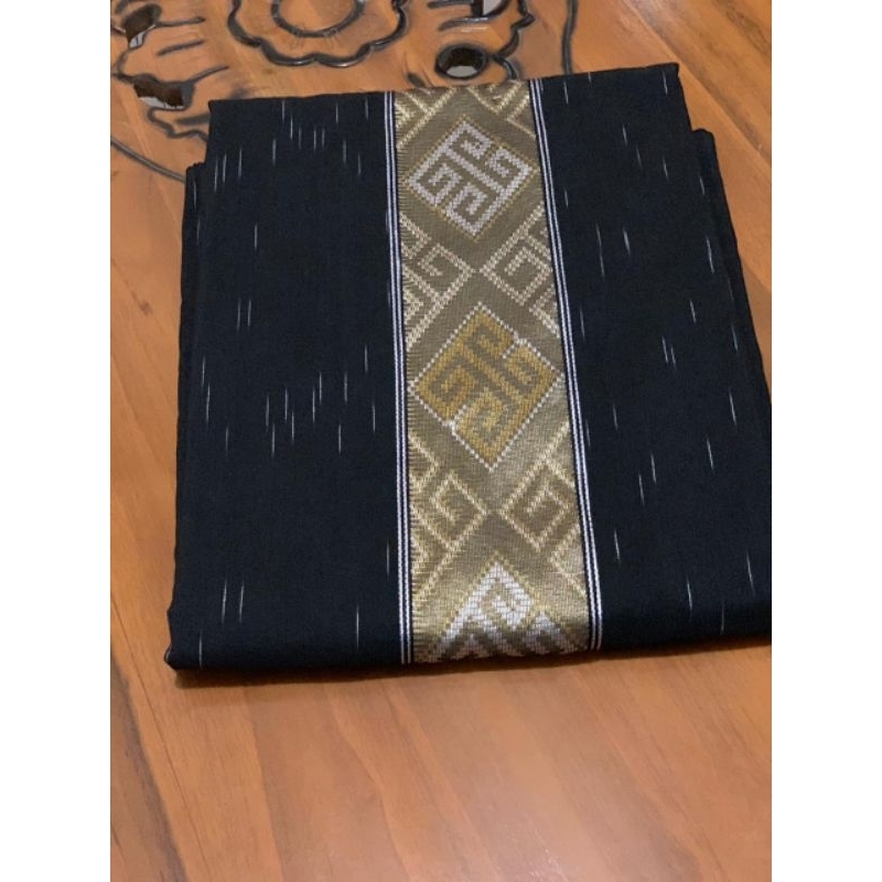 Kain Tenun Troso Hujan Gerimis