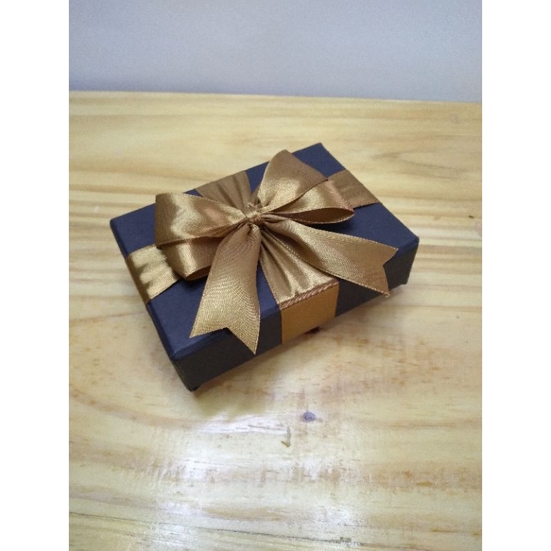 

kotak kado ukuran 13x9x5cm berpita