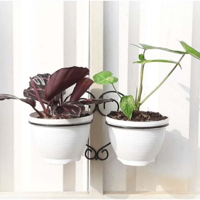 standing pot besi / dudukan pot besi  tempel dinding love isi 2