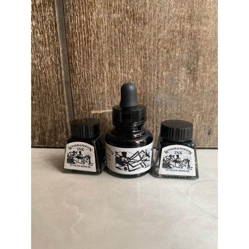 

Tinta Kaligrafi Winsor & Newton Black Drawing Ink Calligraphy