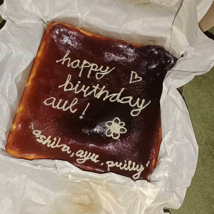 

Burnt basque cheesecake with custom notes, ultah, anniversary, sidang