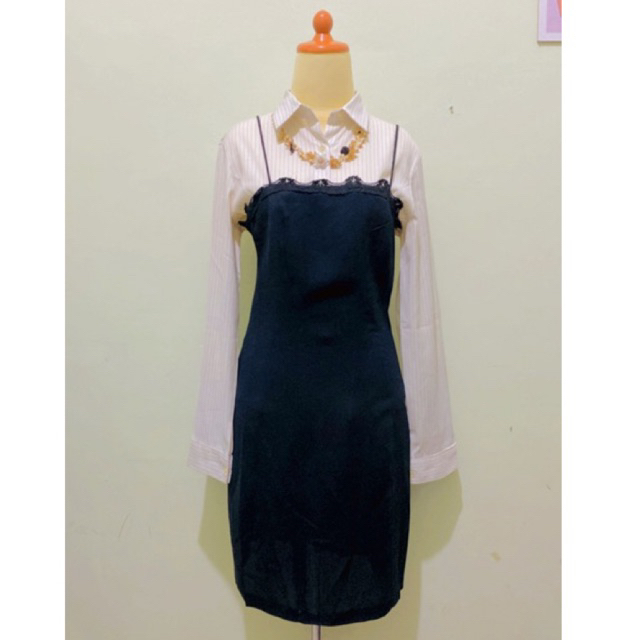 One set Atasan blus blouse putih broken white motif garis bahan katun warna putih broken white dan d