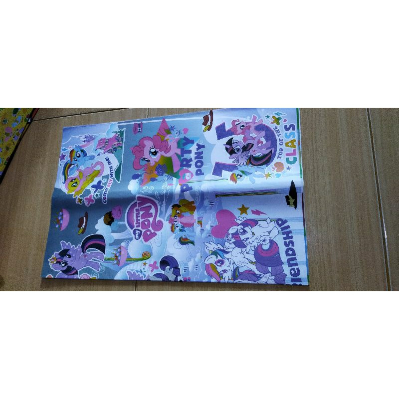 

kertas kado 10lbr motif campur